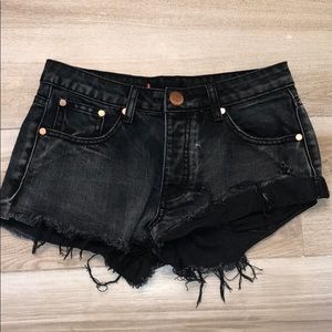Trendy black low rise  jean shorts🖤